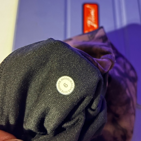 Lululemon Train Times Pant 25" in Mini Dusk Floral Antique Bark Black / Black - Picture 6 of 6